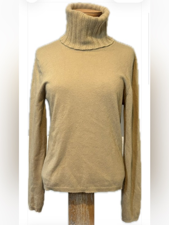 CHANEL Sweaters - CHANEL roll-neck cashmere sweater in camel
